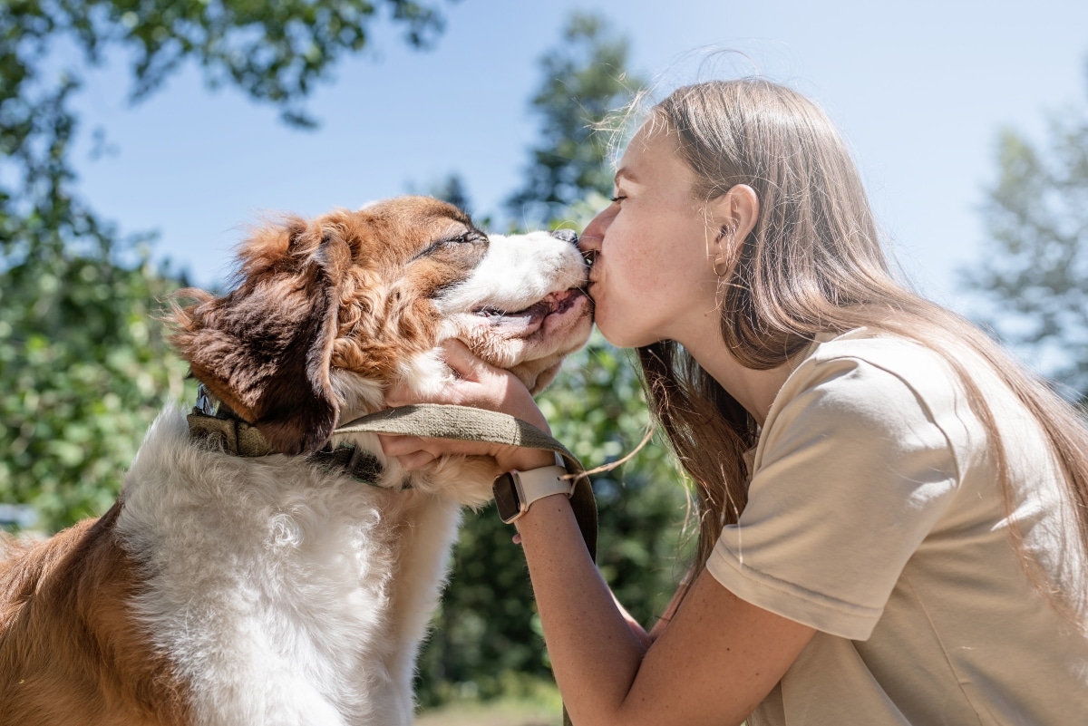 9 Weird Facts About Dog Kisses 9 Weird Facts About Dog Kisses