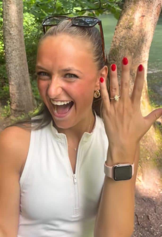 Couple Film Their Engagement, Unaware of What’s Happening in the Background Couple Film Their Engagement, Unaware of What’s Happening in the Background